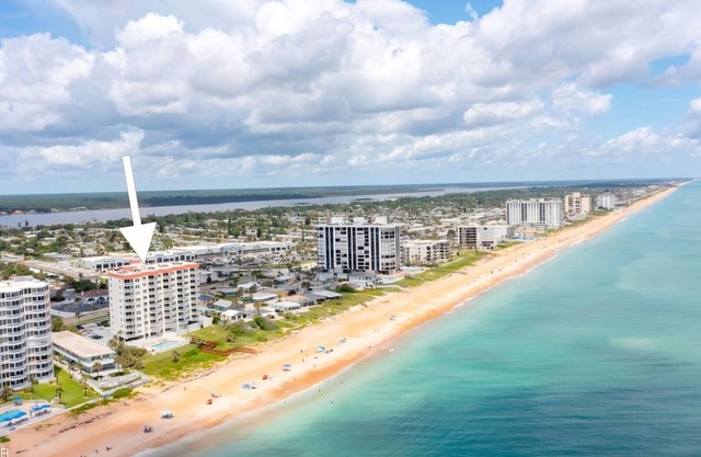 Direct Oceanfront 2-bedroom condo with pool, washer & dryer in Ormond Beach