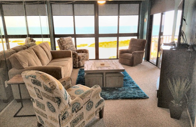 Directly on the Beach! 139 special September 2025 2 week min