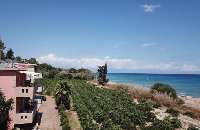 Directly on the fine Memi sandy beach located apartment with sea view.