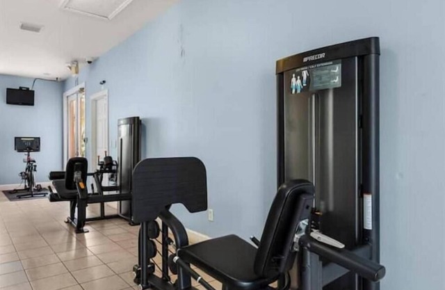 Discover " a spacious 3-bedroom house Enjoy a pool in the condo, fitness room,