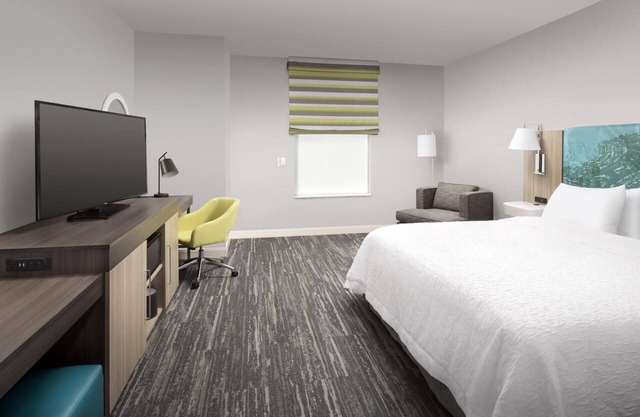 Discover Miami with Us! Free Breakfast, Pet-friendly, Outdoor Pool!