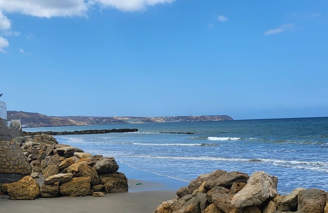 Discover serenity in our oceanfront 2-bed apartment in Manta, Ecuador.