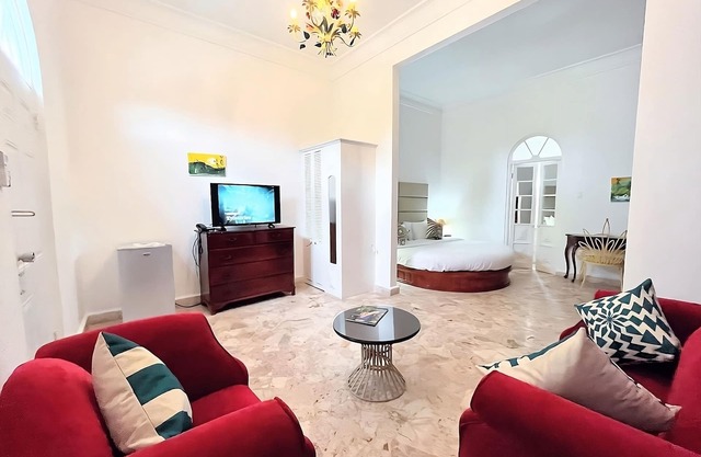 Discover the charm of Jamaica! Spacious Suite Near Reach Falls & Boston Beach