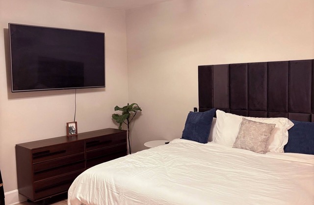 Discover Your Urban Retreat- Beautiful 3-Bedroom Home in Cincinnati