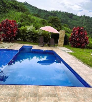 Divina Finca Nueva llegando a Villeta para 6 a 8