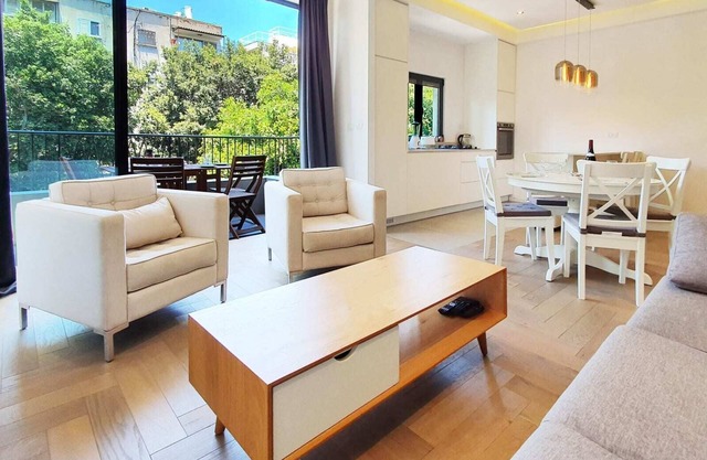 Dizengoff Brique - Two Bedroom Apartment, Sleeps 4