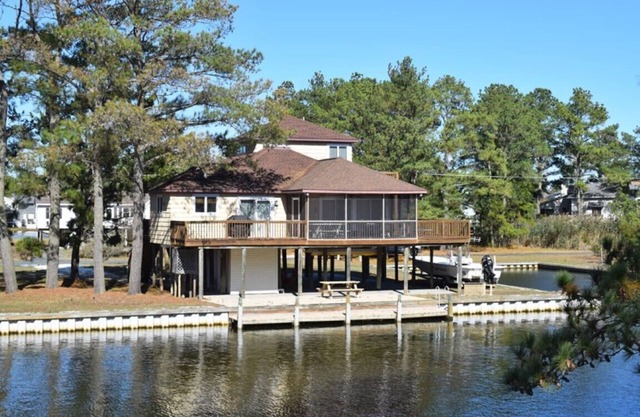 Dockside Dreams-Canal Front on Oyster Bay, Boat Dock