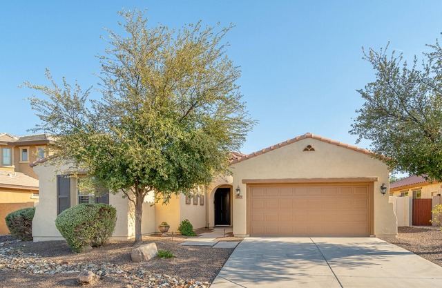 Dog-friendly elegant home with classic finishes, enclosed yard & grill