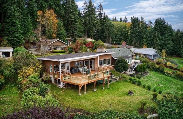 Dog-friendly home with stunning bay views, woodstove & outdoor firepit