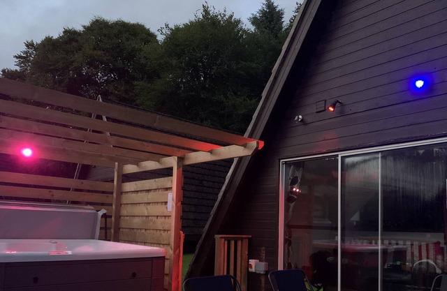 Dog friendly lodge with hot tub on the shores of Loch Oich