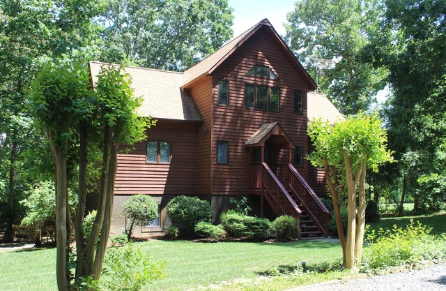 Dog Friendly Luxurious Lodge-like Lake Home with BOAT SLIP