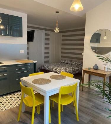 Dole : studio en plein centre, copropriété calme