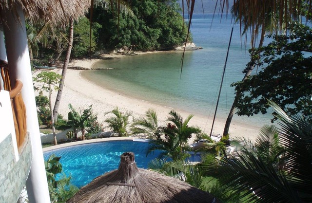 Dolphinbay Beachfront & Dive Resort