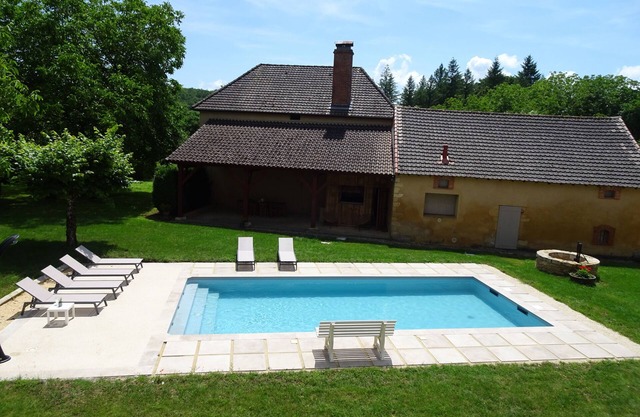 Domaine avec piscine à Milhac