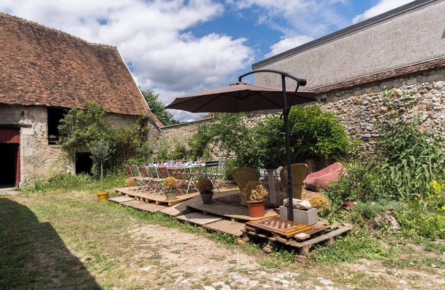 Domaine Carré de Dames with jacuzzi and garden