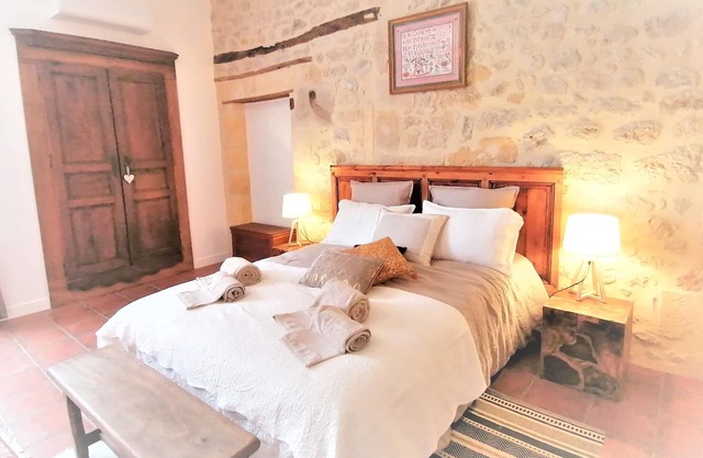 Domaine de Gaïa, Suite Apollon, Swimming pool on 1.5 ha park, near Saint-Emilion.