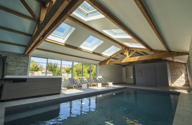 Domaine de la Coutardière 15 beds/Inner poo