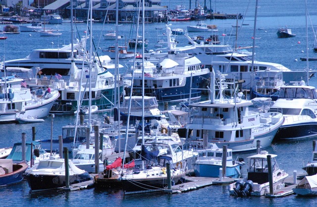 Don’t miss out on your vacation! Come stay at this on site marina property