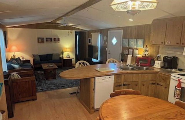 DOROTHY & JOHN'S OCEAN CITY MD VACATION HOME 3 BDRM 2 FULL BATH SLEEPS 8
