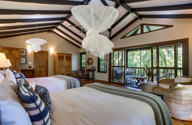 Double Queen-Bed Suite w/Awesome Jungle Views - WiFi & A/C Included
