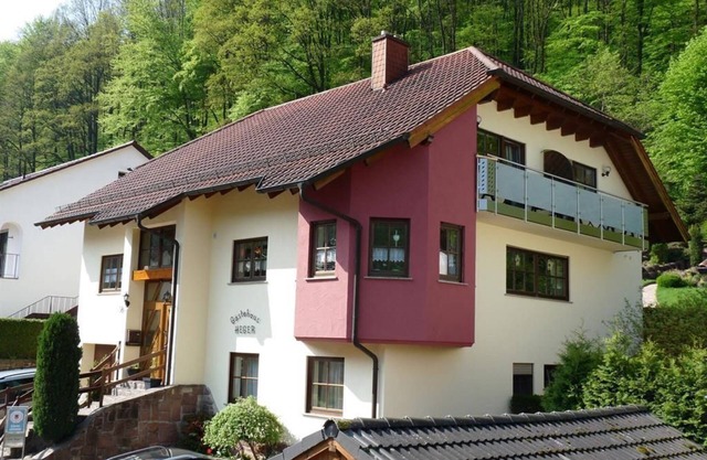 Double Room Balcony - Privatzimmer Gästehaus Heger