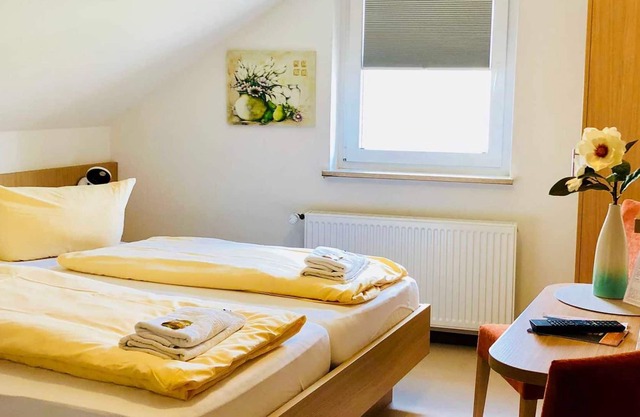 Double Room, Cat A, Non Smoking, Toilet and Shower - Hotel Werneths Landgasthof Hirschen