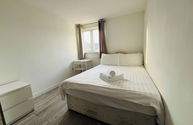 Double room in attractive modern Victorian House