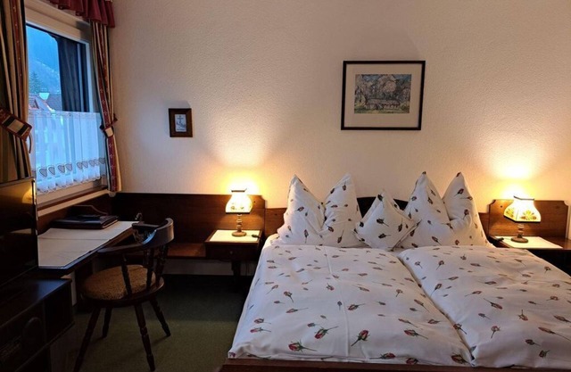 Double room "Steyrblick" with shower, WC - Hotel garni Landhaus Bürtlmair *