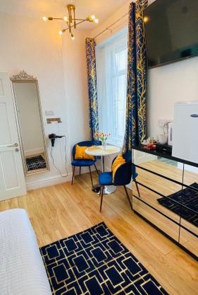 Double Room with Private Bathroom Partial Tower view 16 Havelock Street - 5