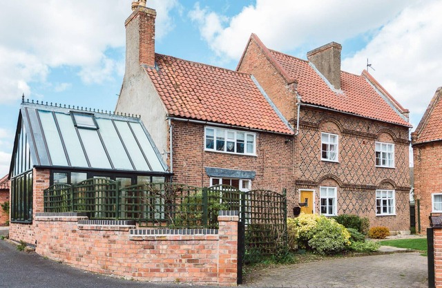 Dovecote Farmhouse Su