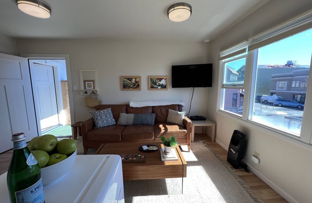 Downtown Arcata Farmers Market Apartment