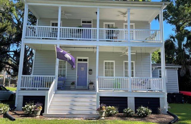 Downtown Charm. Walk to Everything. Pet Welcome!