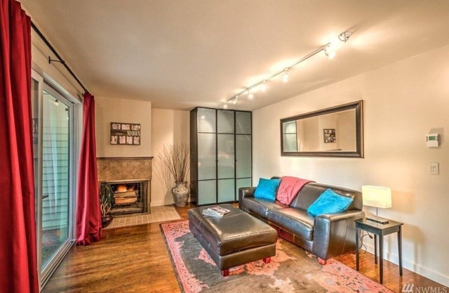 Downtown Kirkland Condo! Newly Renovated with Patio
