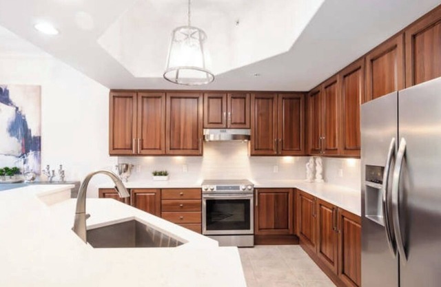 Downtown Location! Naples Bay Resort - Amenities!