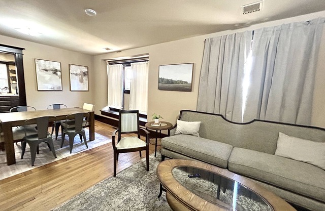 Downtown Location W/Washer & Dryer!