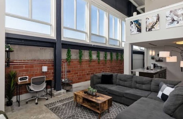 Downtown Loft Skyline View 2BR