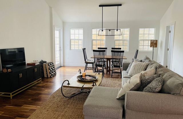 Downtown Los Olivos 3 Minute Walk to Wine Tasting Rooms! Fantastic Spacious Home