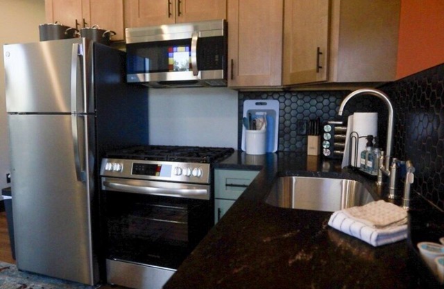 Downtown Modern Cityscape Apartment at The Victorian: Close to it All