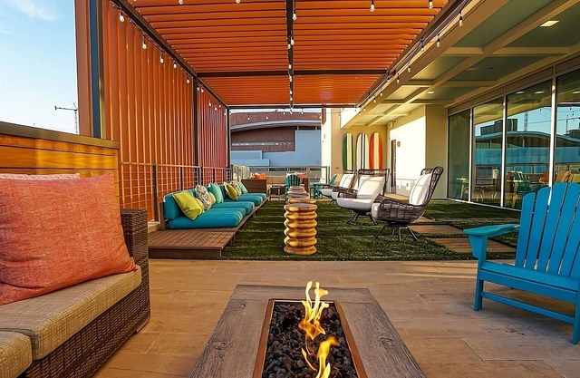 Downtown Nashville Getaway – The City of Music Lovers! 3 Lovely Units!