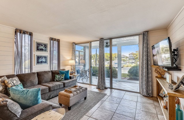 DP105C - Renovated 2 BR on the Harbor with short walk to the beach