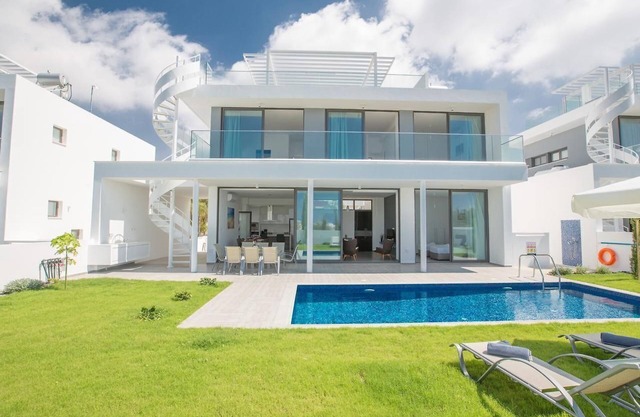DPS02- A Luxury Villa Nissi Pearl