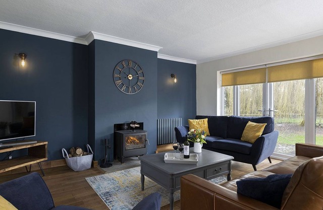 Draycott Farm large Cotswold property with hot tub