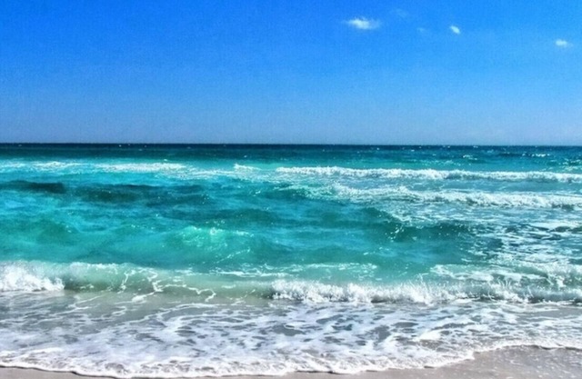 Dream Destin-ation 2 bed, 2 bath condo, 5 minutes to deeded beach access