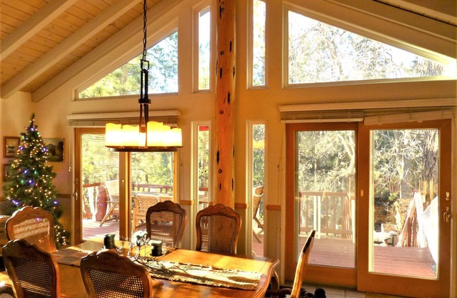 Dream Getaway-Secluded Spa-Walk to Village and Pineknot Trailhead-Plus King Bed