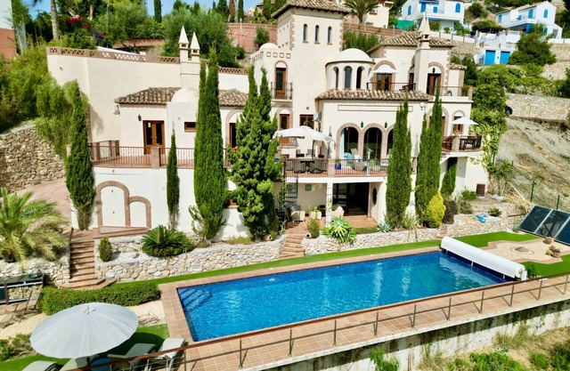 Dream Stay! Heated Pool, 15 Guests, Near Beach