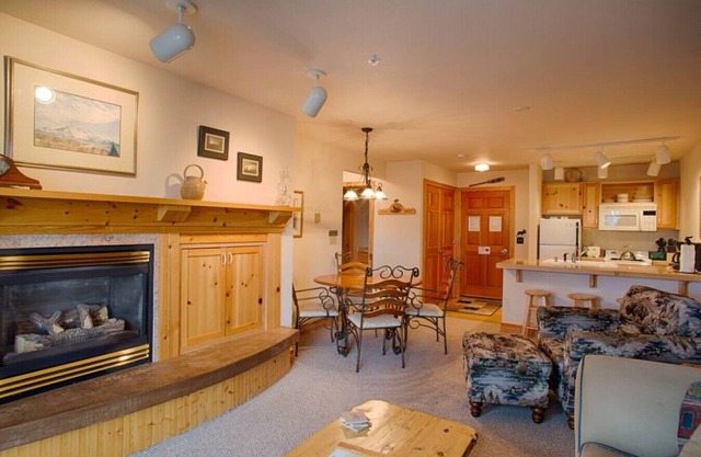 Dreamcatcher Getaway: Cozy Condo, Free shuttle to Targhee, Forest views