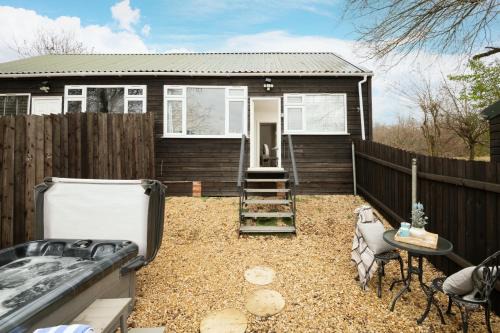 Dreamwood - Woodland Cottage with Private Hot Tub