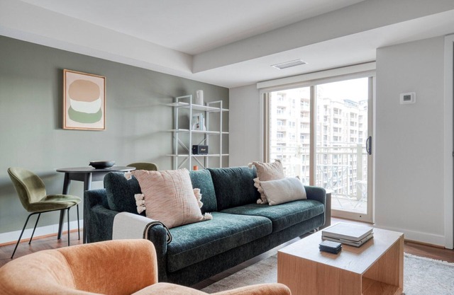 Dreamy Ballston 1BR w/W/D, Gym & Pool, near Metro, by Blueground
