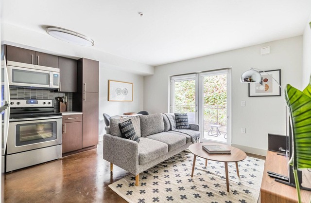 Dreamy Bellevue 1BR w/Gym, Rooftop & W/D, nr Park, by Blueground