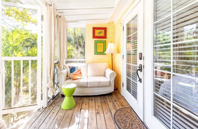 Dreamy Cottage in Grace Bay with BBQ and Bikes Included